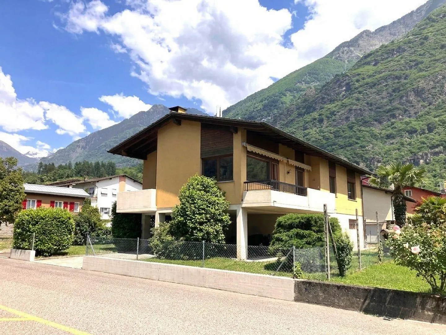 Maison individuelle de 6,5 pièces avec jardin à Biasca - Photo 2 sur 13
