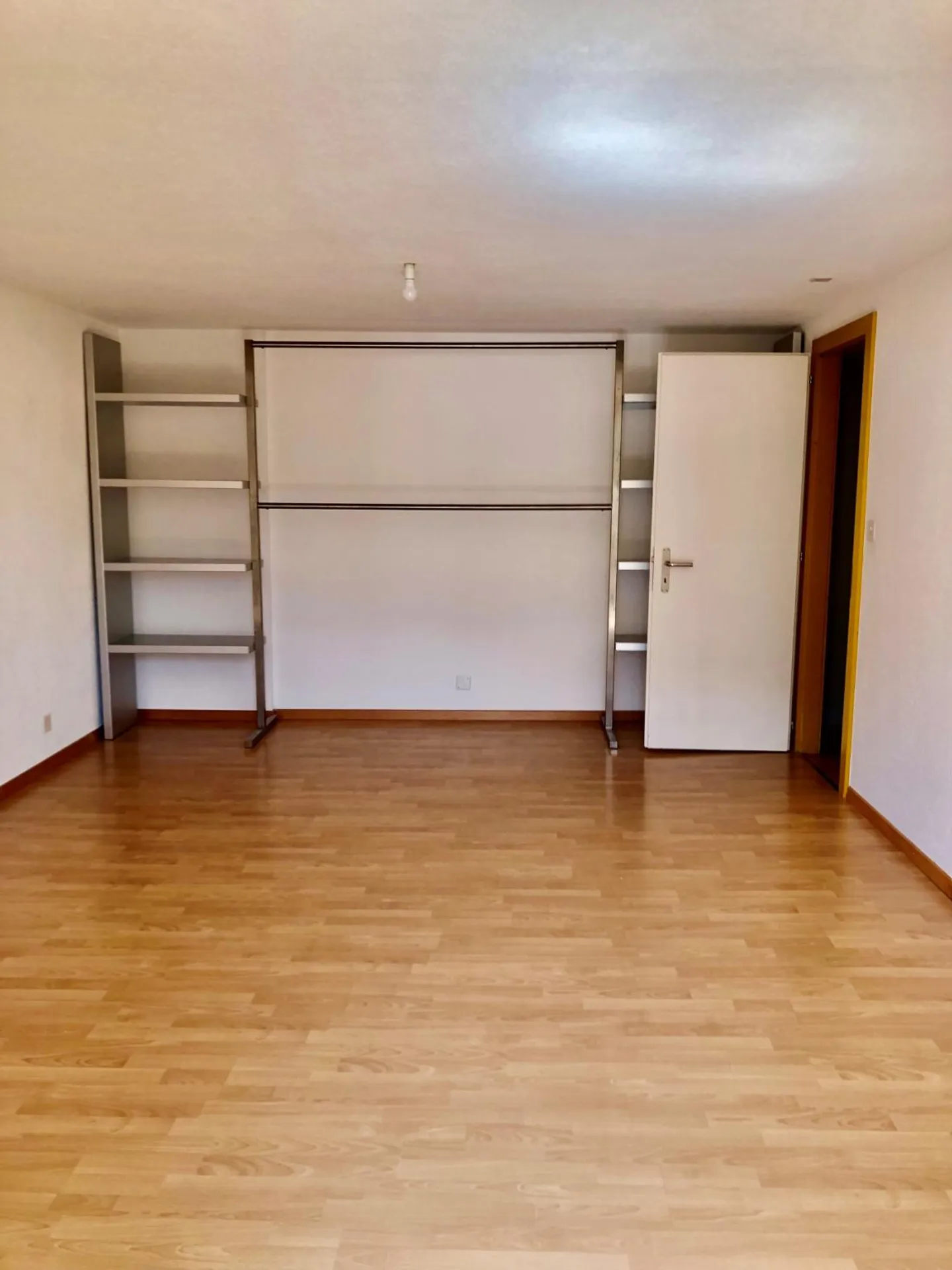 4 Rooms near the center of Martigny in a charming building - Photo 4 of 7