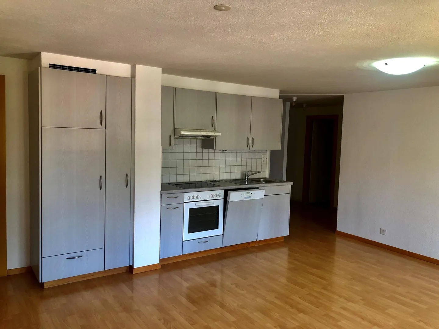 4 Rooms near the center of Martigny in a charming building - Photo 5 of 7