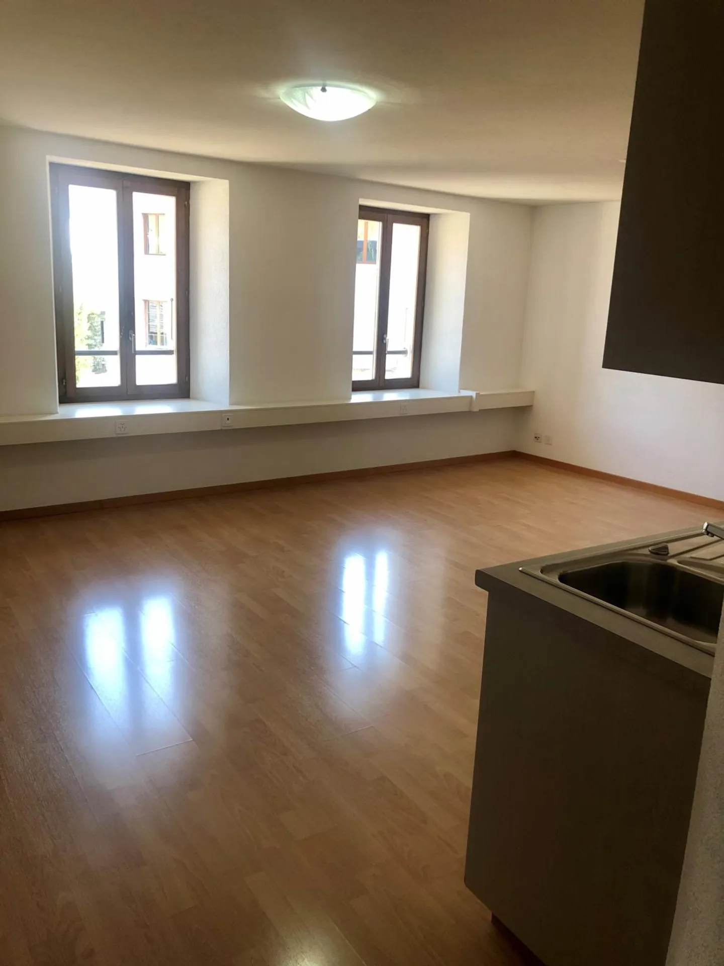 4 Rooms near the center of Martigny in a charming building - Photo 6 of 7