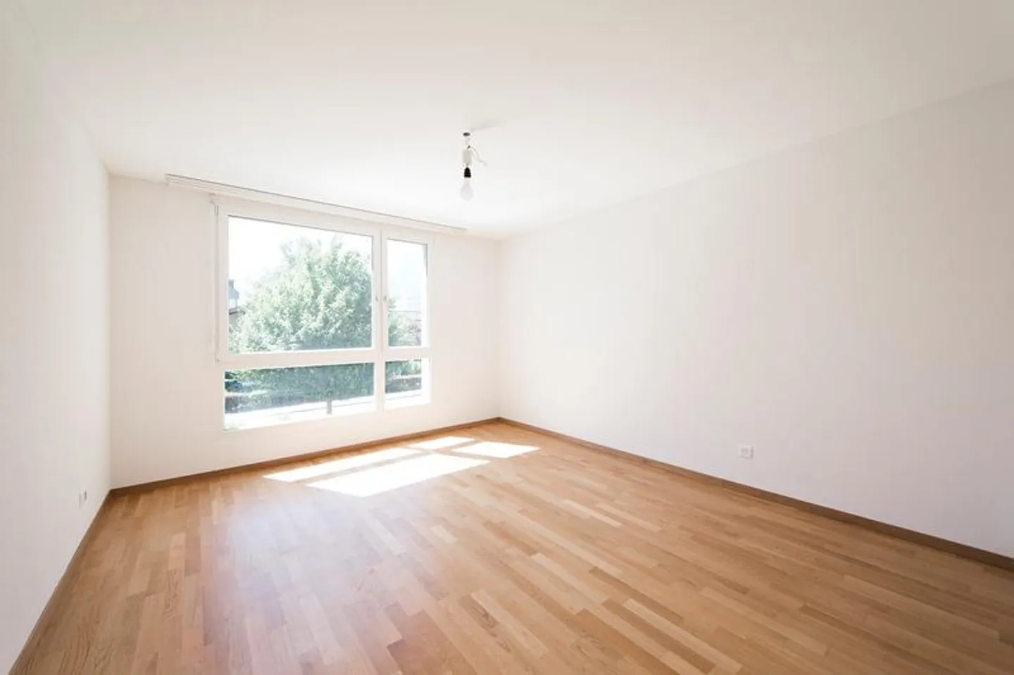 Light-flooded living/dining area with direct terrace access - Photo 5 of 6