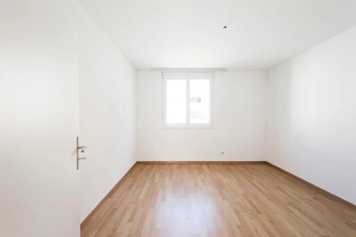 Light-flooded living/dining area with direct terrace access - Photo 4 of 6