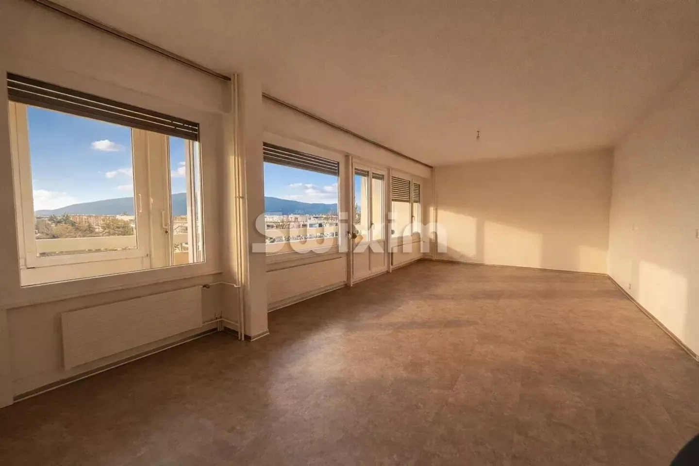 Duplex for sale - Photo 2 of 6