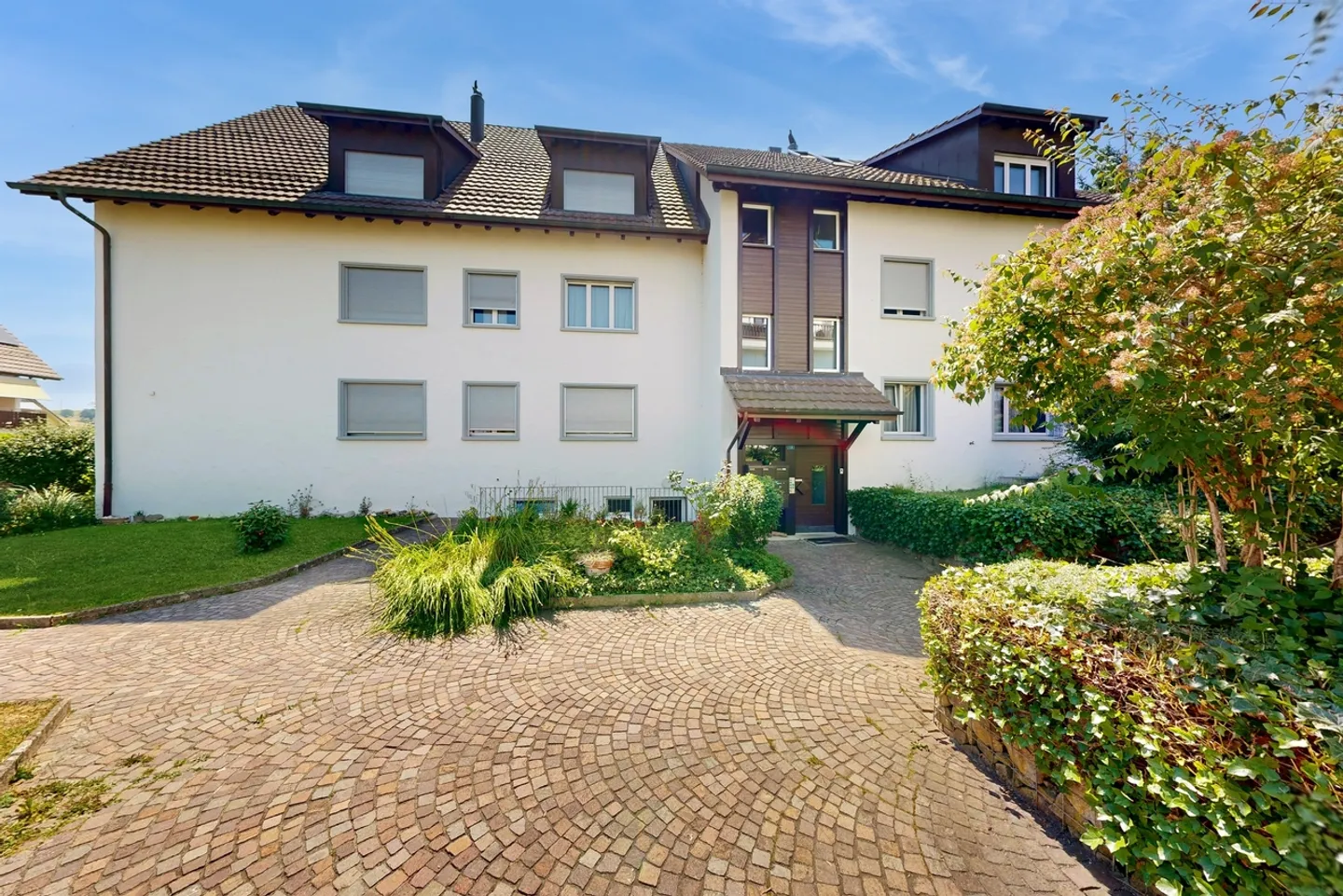 Spacious Maisonette Apartment Seeks New Tenants! - Photo 1 of 11