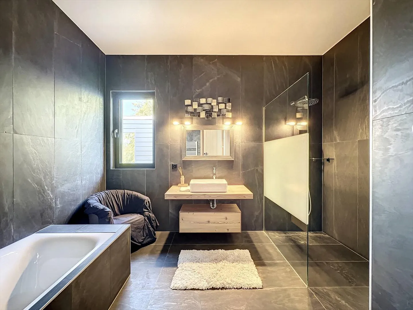 Splendide propriété située dans un quartier résidentiel, prestigieux et calme - Photo 9 sur 11