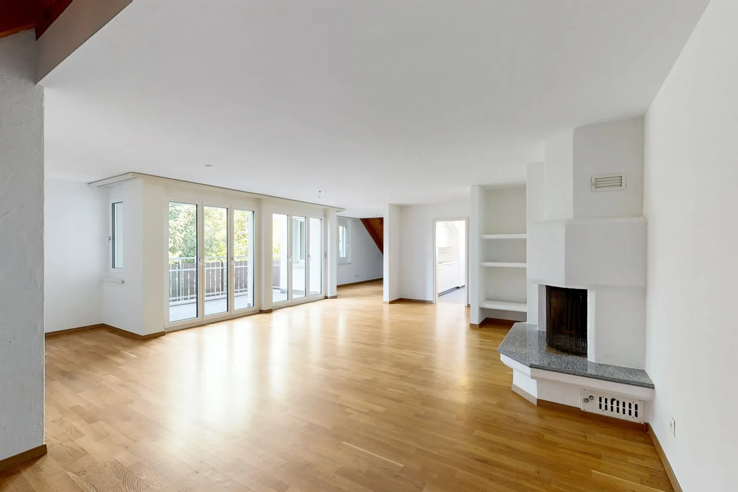 Spacious Maisonette Apartment Seeks New Tenants! - Photo 2 of 11