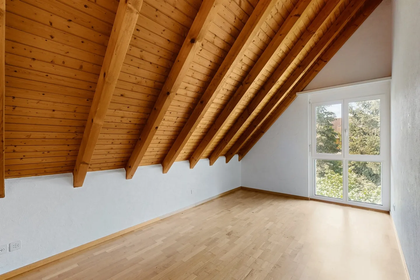 Spacious Maisonette Apartment Seeks New Tenants! - Photo 6 of 11