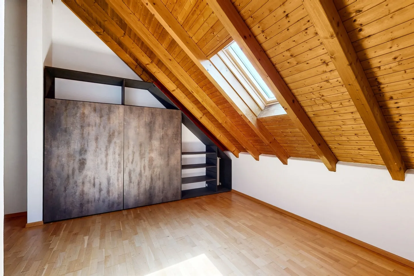 Spacious Maisonette Apartment Seeks New Tenants! - Photo 7 of 11