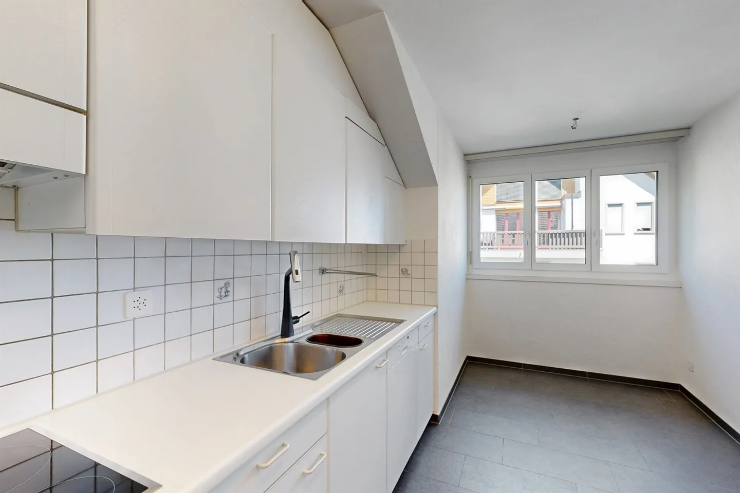Spacious Maisonette Apartment Seeks New Tenants! - Photo 8 of 11