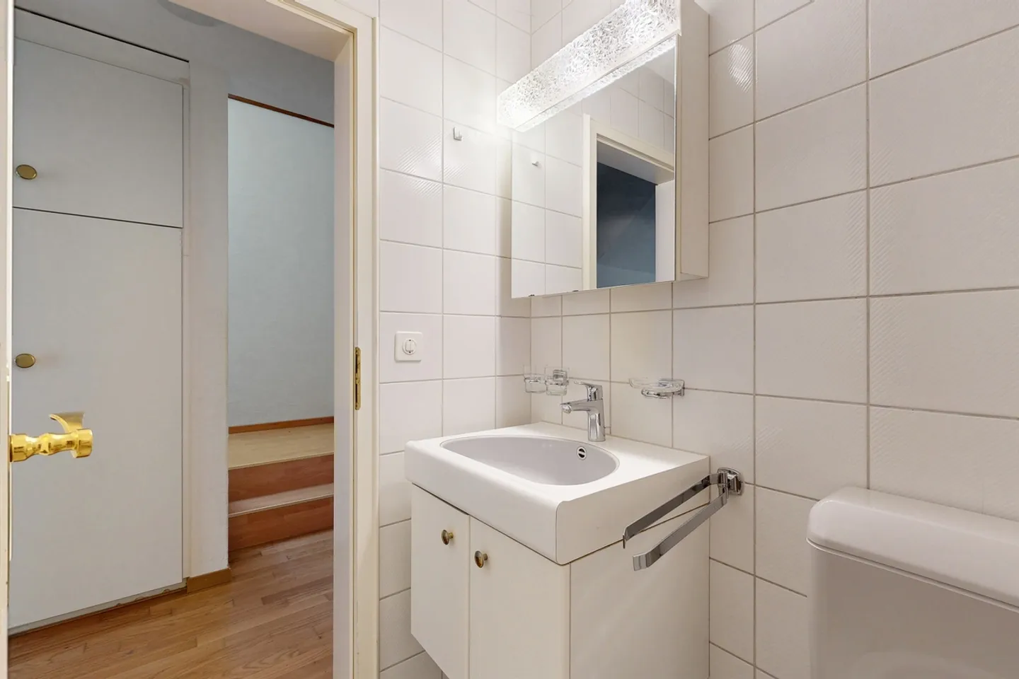 Spacious Maisonette Apartment Seeks New Tenants! - Photo 10 of 11
