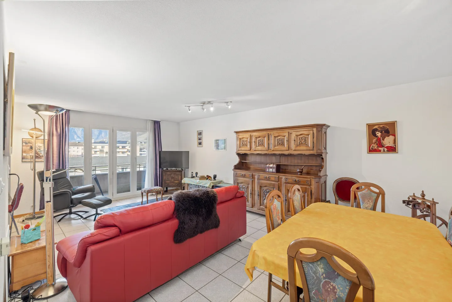 Wohnung im Zentrum des Dorfes - Geräumige 2,5 Zimmer mit zwei Ba... - Foto 1 von 8