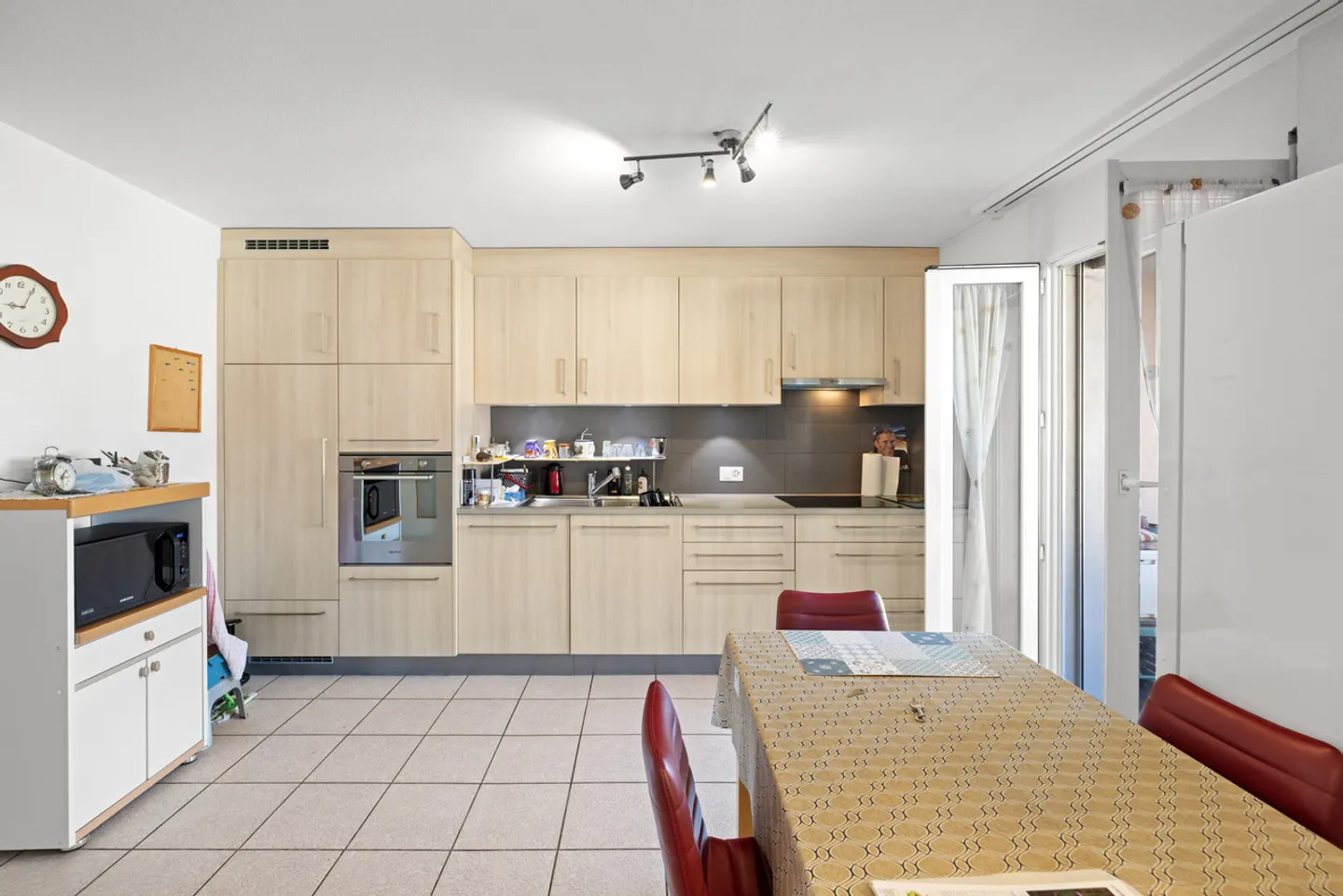 Wohnung im Zentrum des Dorfes - Geräumige 2,5 Zimmer mit zwei Ba... - Foto 3 von 8