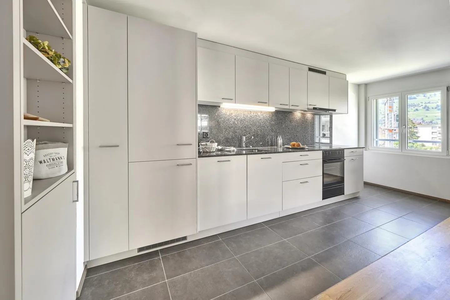 Come and see this home! - Photo 2 of 7