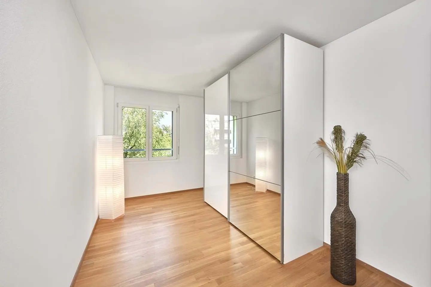 Come and see this home! - Photo 4 of 7