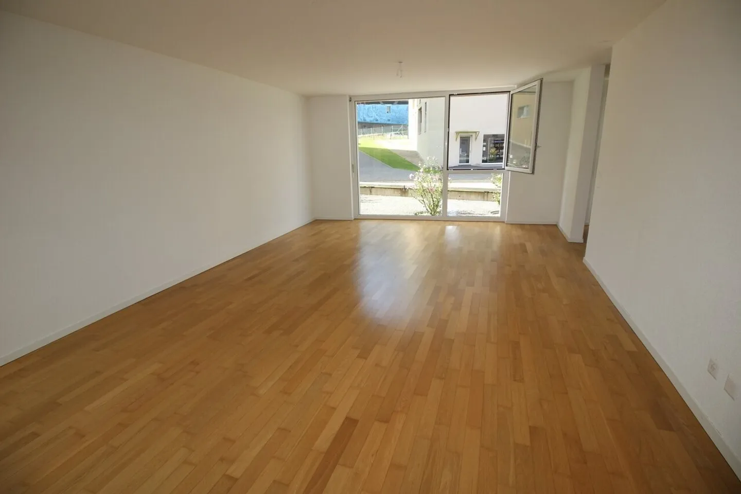 Incredible 97 m² loft with patio in the heart of Fribourg - Photo 2 of 13