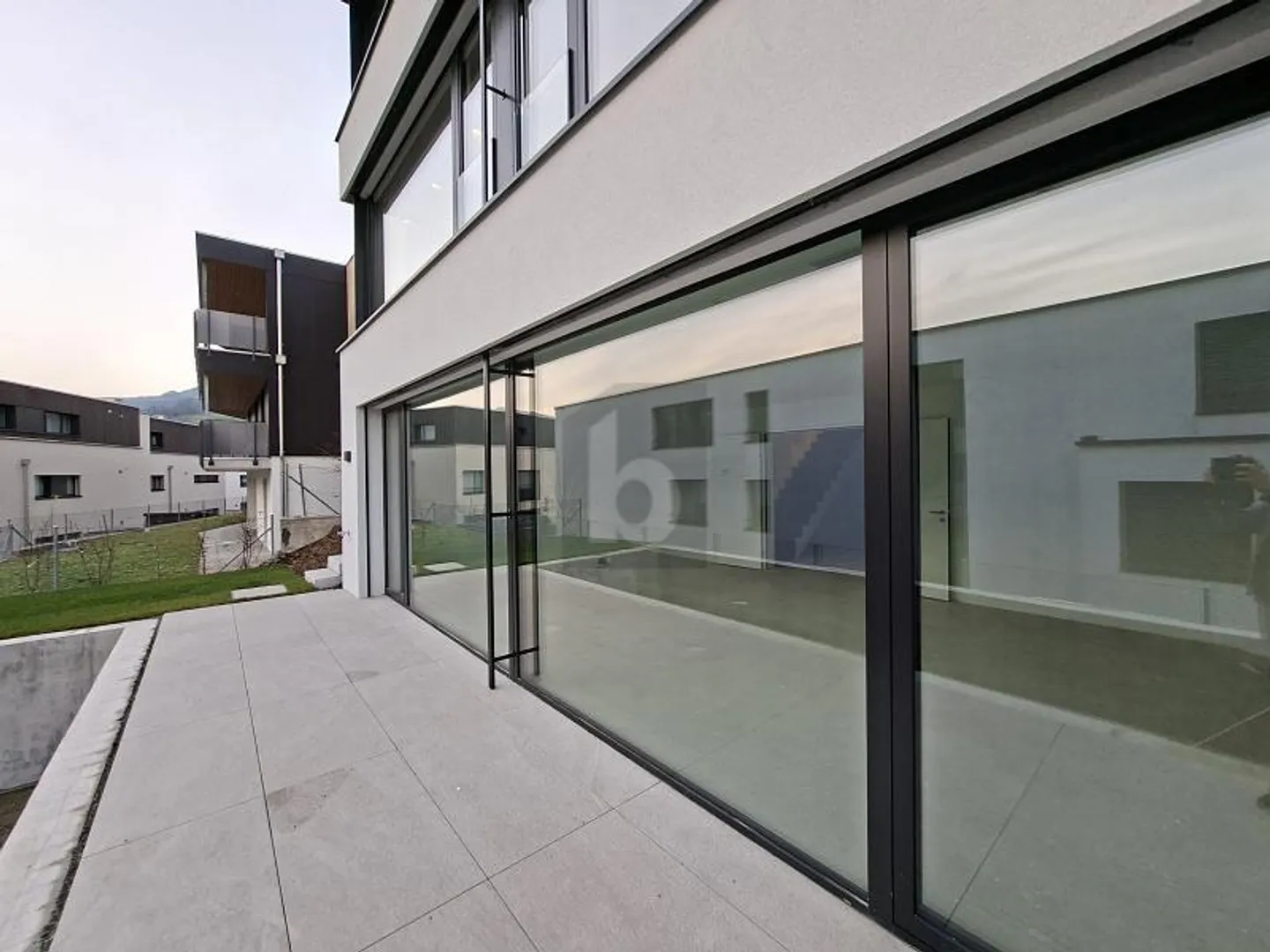 ARCHITEKTUR TRIFFT LUXUS UND MODERNSTE TECHNIK - Foto 2 von 6