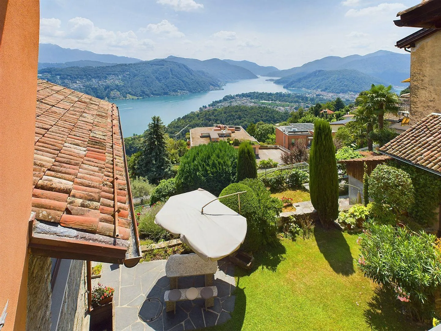 Chalet Incantevole con Vista Lago - Foto 2 di 22