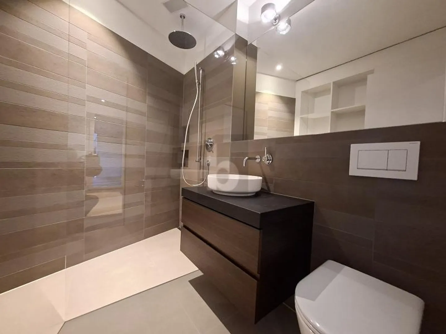 ARCHITEKTUR TRIFFT LUXUS UND MODERNSTE TECHNIK - Foto 5 von 6