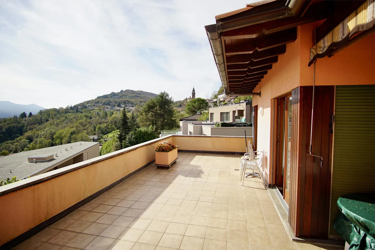 Spazioso appartamento di 2,5 locali con terrazza di 44 m2 e vista mozz - Foto 13 di 14