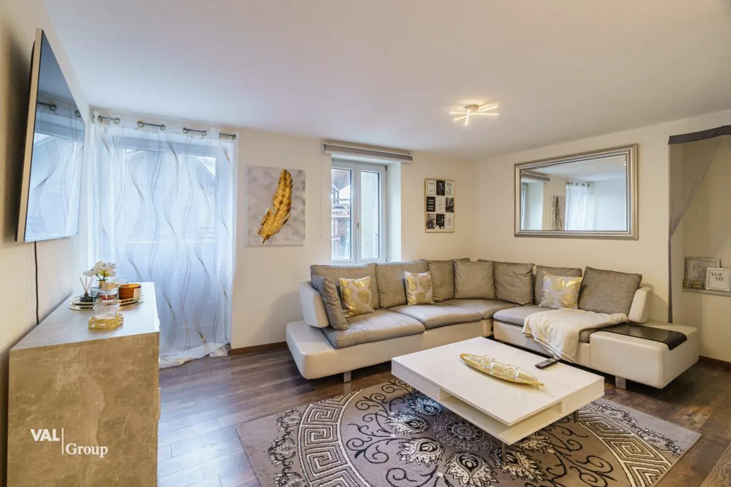 Cozy Apartment with Mountain View - Photo 3 of 11