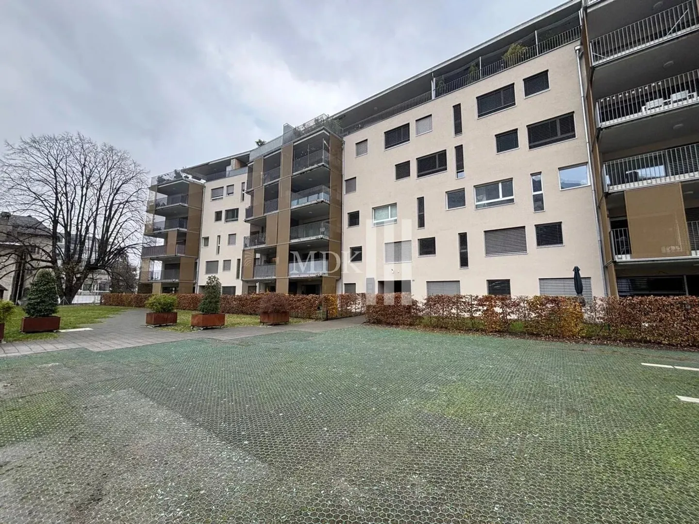 Offener Parkplatz - Foto 2 von 4