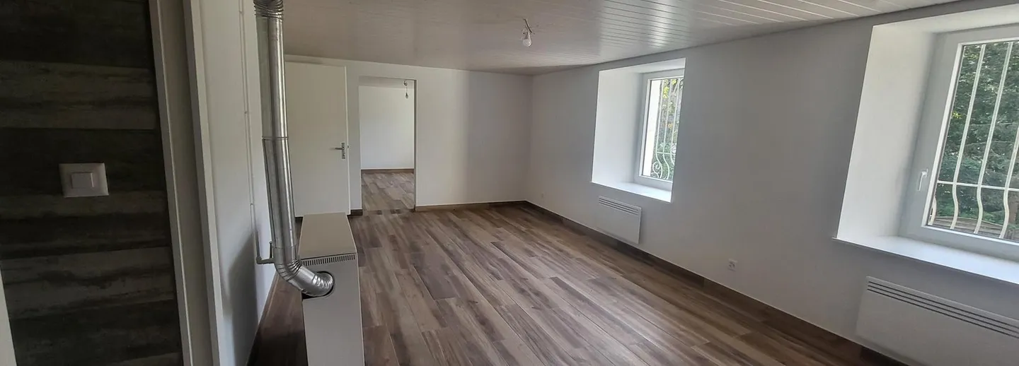 Ampio appartamento di 2,5 locali con giardino e completamente ristrutturato - Foto 8 di 10