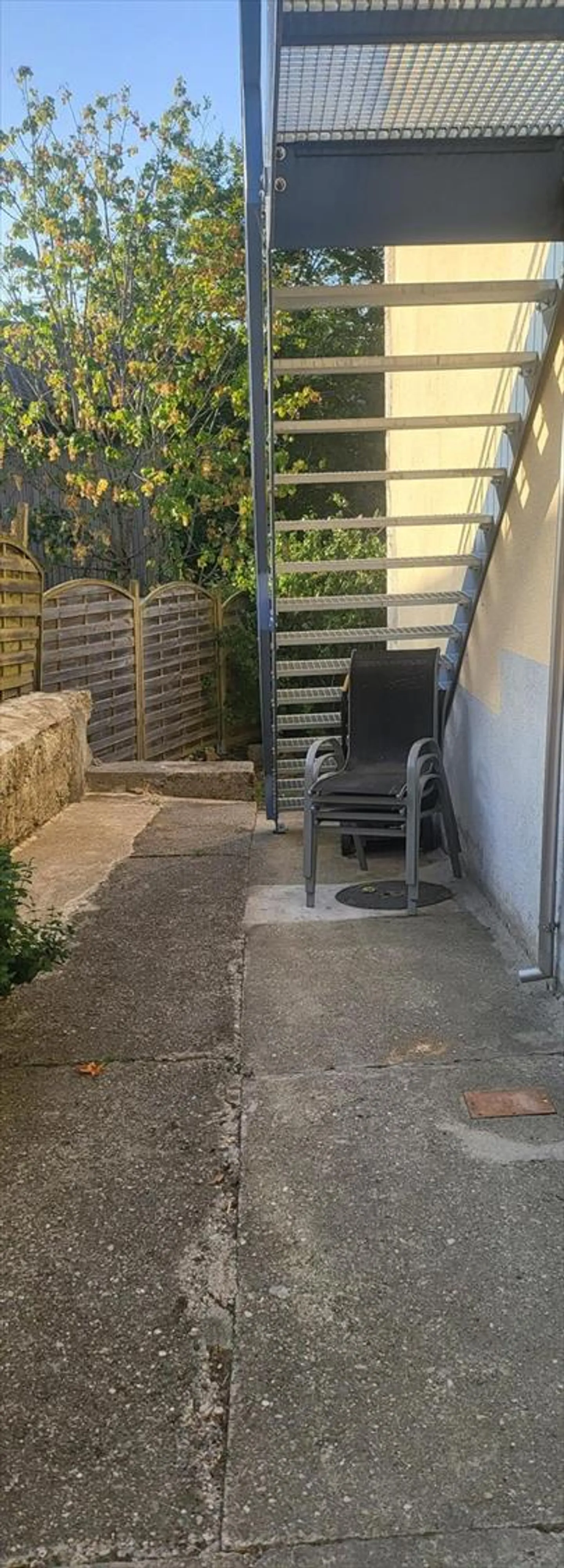 Ampio appartamento di 2,5 locali con giardino e completamente ristrutturato - Foto 9 di 10