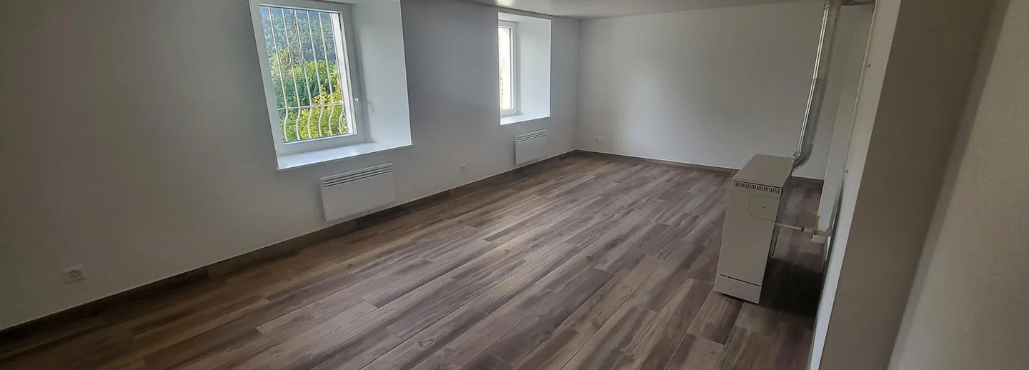 Ampio appartamento di 2,5 locali con giardino e completamente ristrutturato - Foto 10 di 10