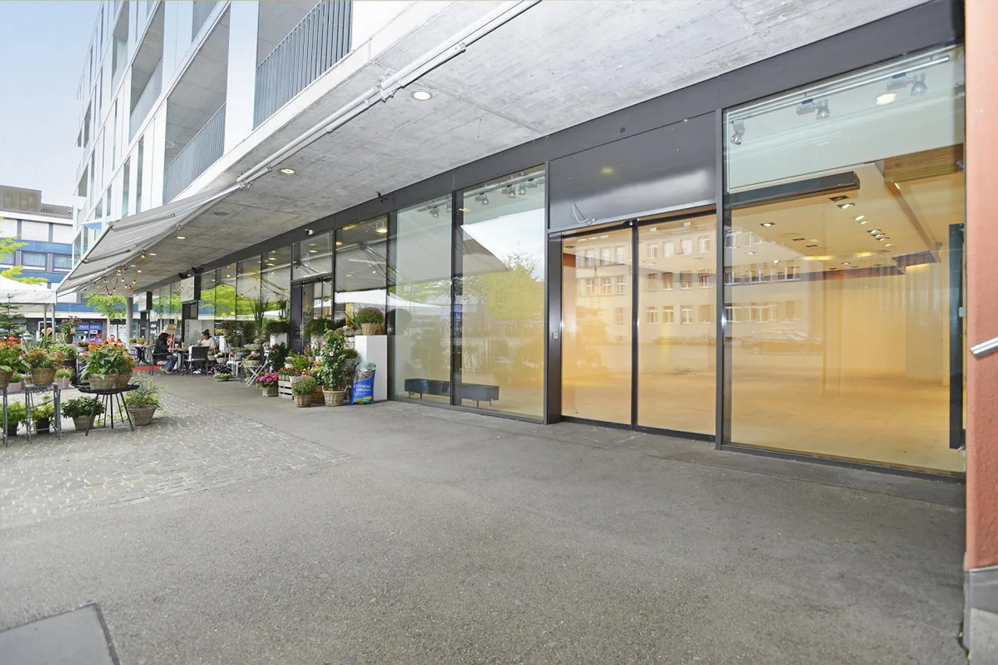 Versatile Commercial Space in Wettingen - Photo 2 of 8