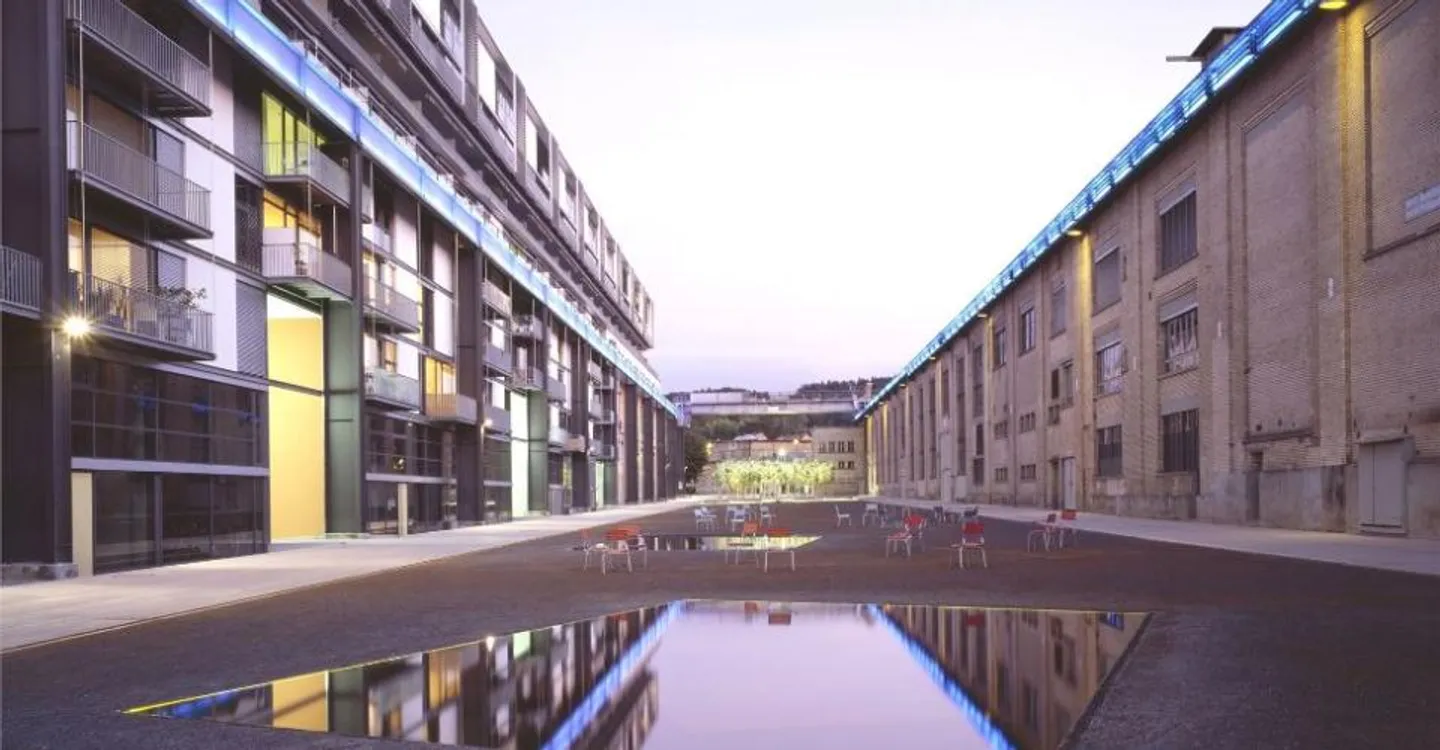 Geräumiges Duplex mit moderner Küche - Foto 1 von 11