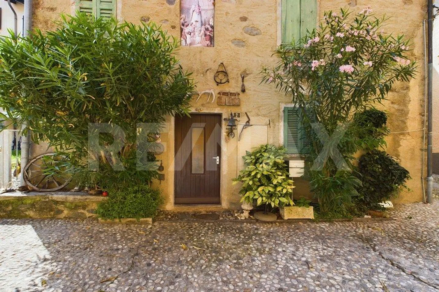 Charming Ticino house in historic style with a Mediterranean touch - Photo 4 of 13