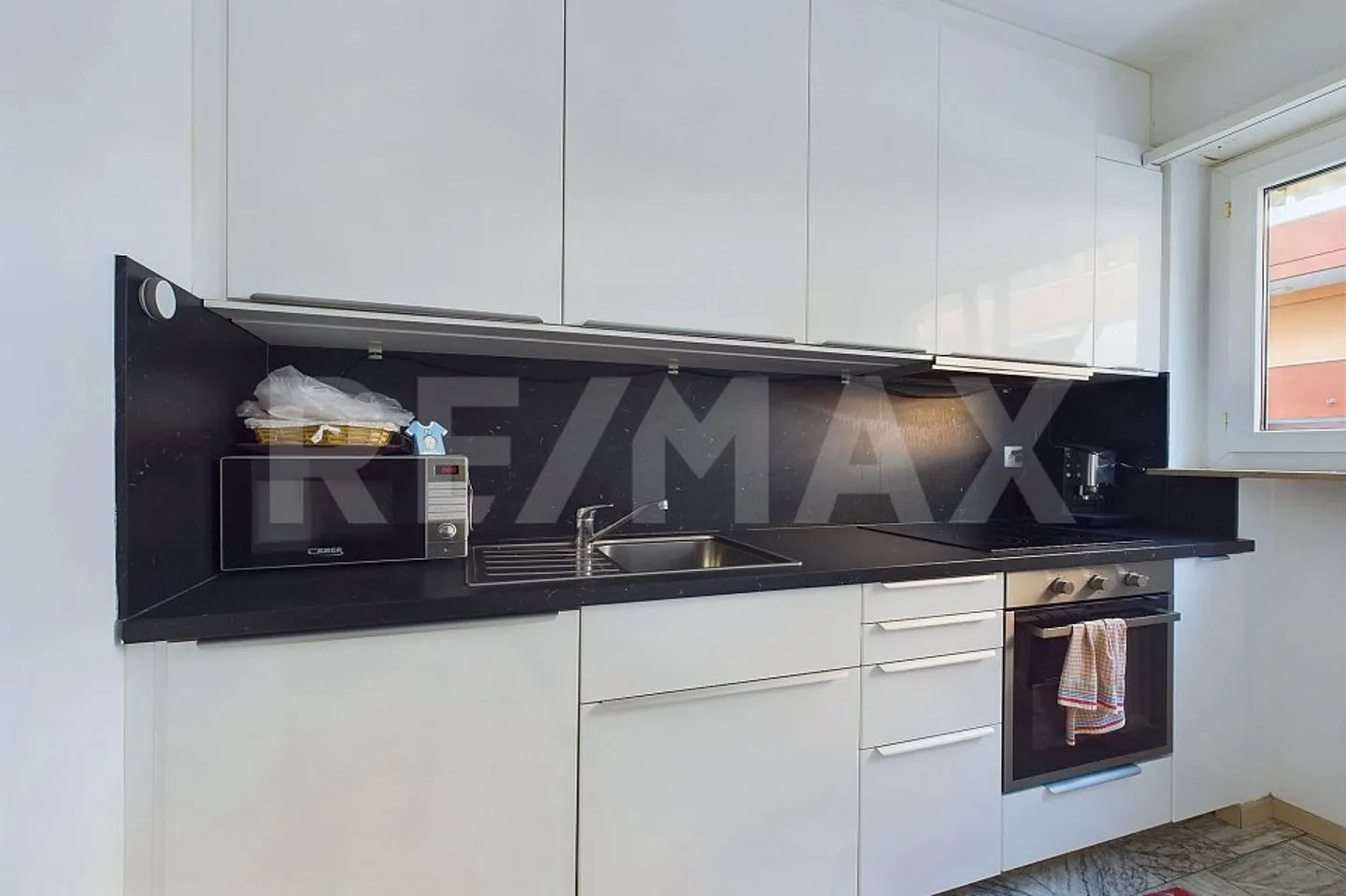 City Apartment with Yield - Photo 4 of 13