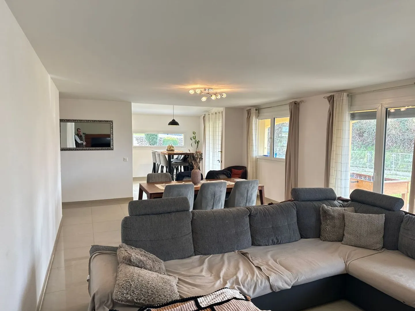 Beautiful architect house just 18 minutes from Bulle. - Photo 4 of 13