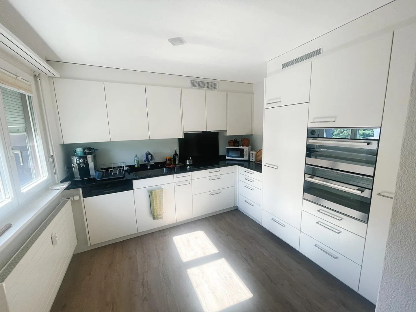 Spacious 4.5 Room Attic Apartment Centrally Located - Photo 1 of 8