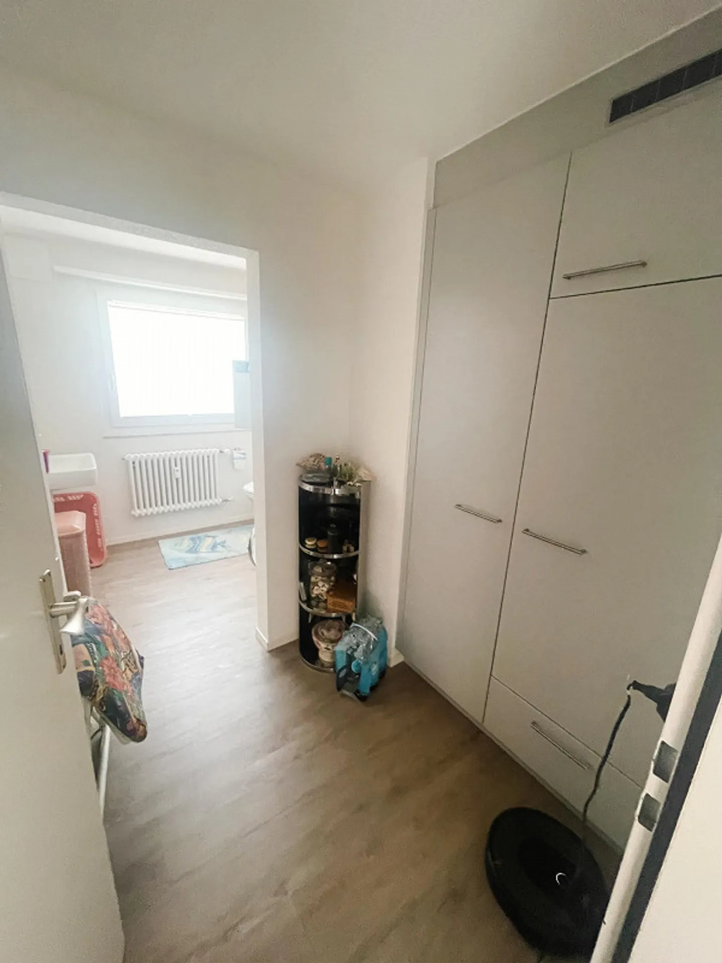 Spacious 4.5 Room Attic Apartment Centrally Located - Photo 4 of 8