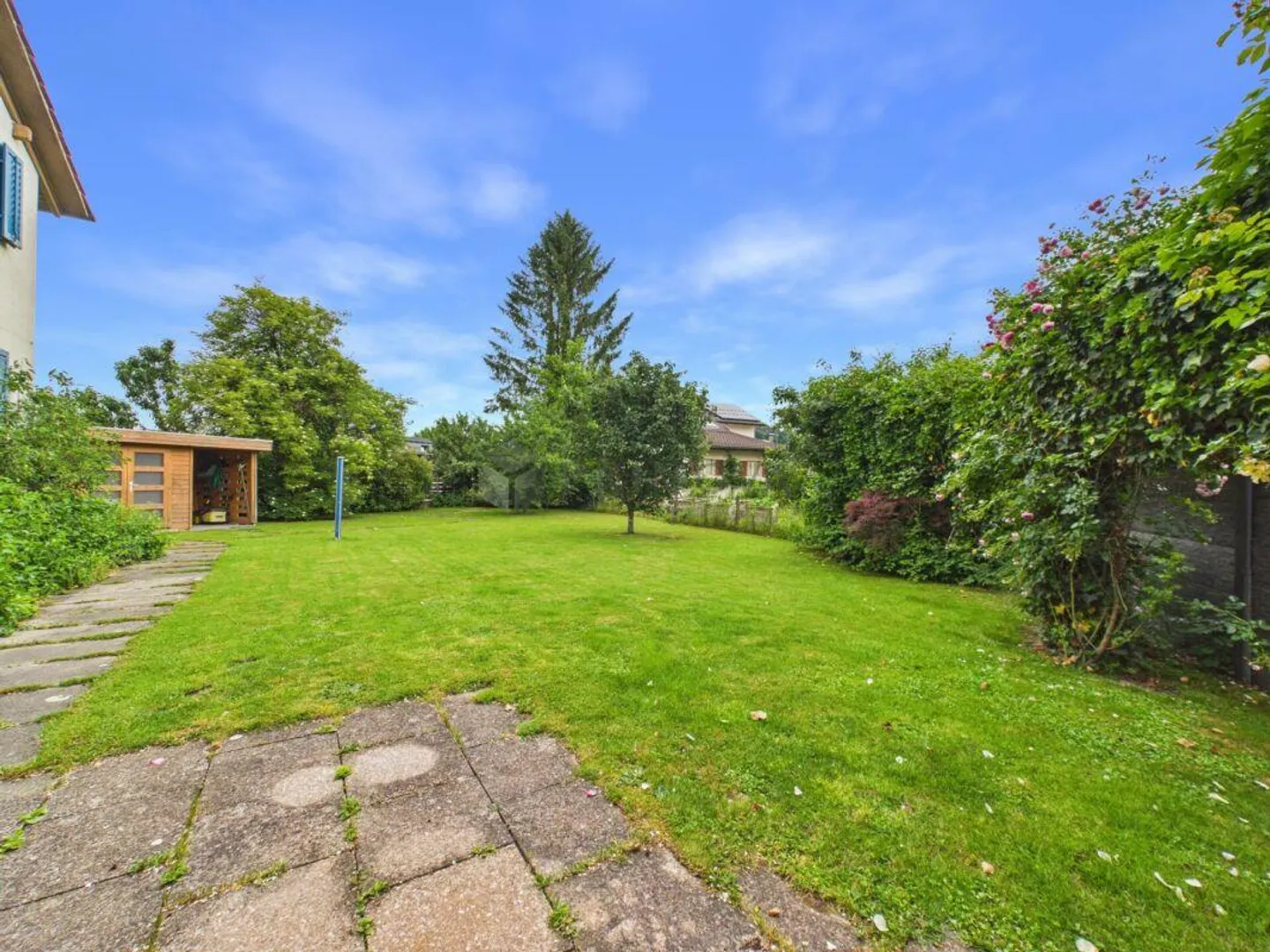 Realizza il tuo sogno abitativo personale - Casa unifamiliare con grande giardino e buona connessione autostradale cerca un nuovo proprietario - Foto 11 di 13