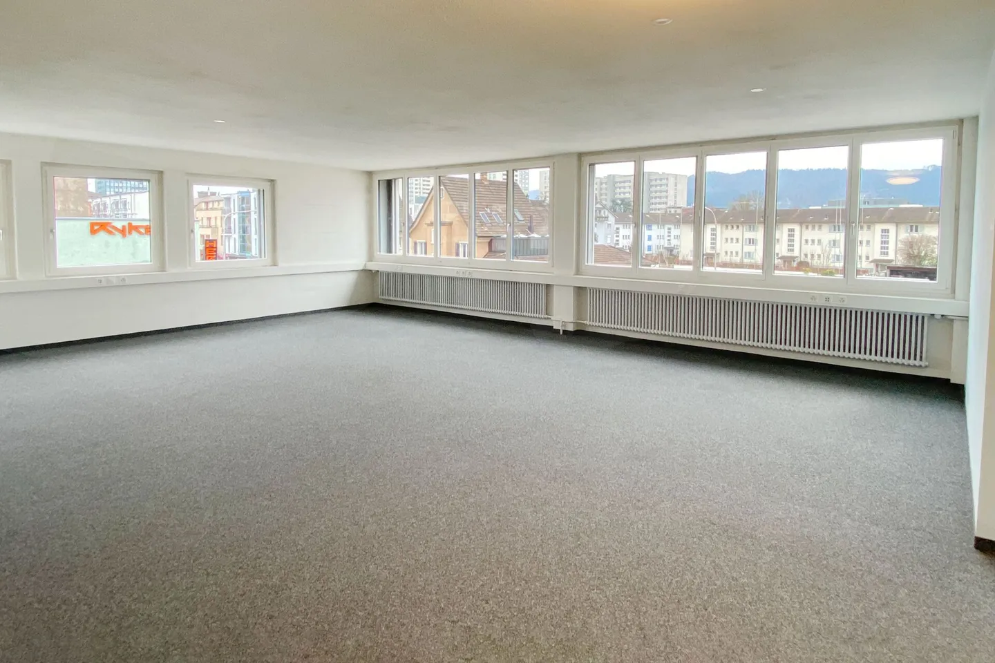 Office space near the central square - Photo 6 of 13