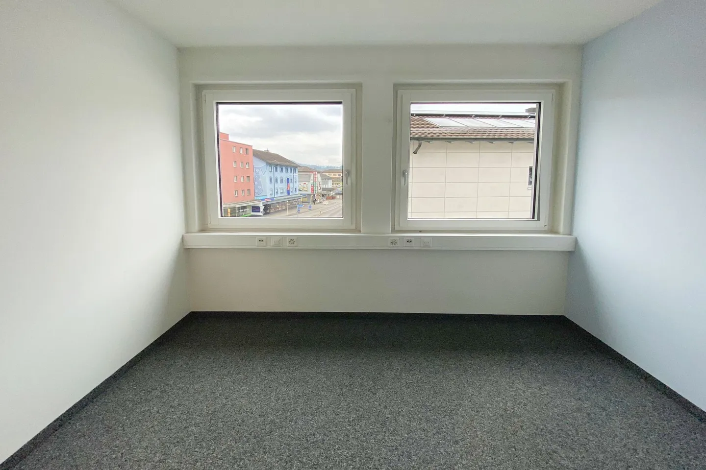 Office space near the central square - Photo 7 of 13