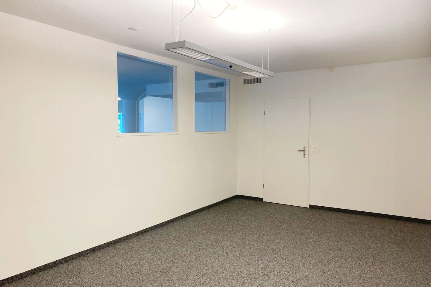 Office space near the central square - Photo 9 of 13