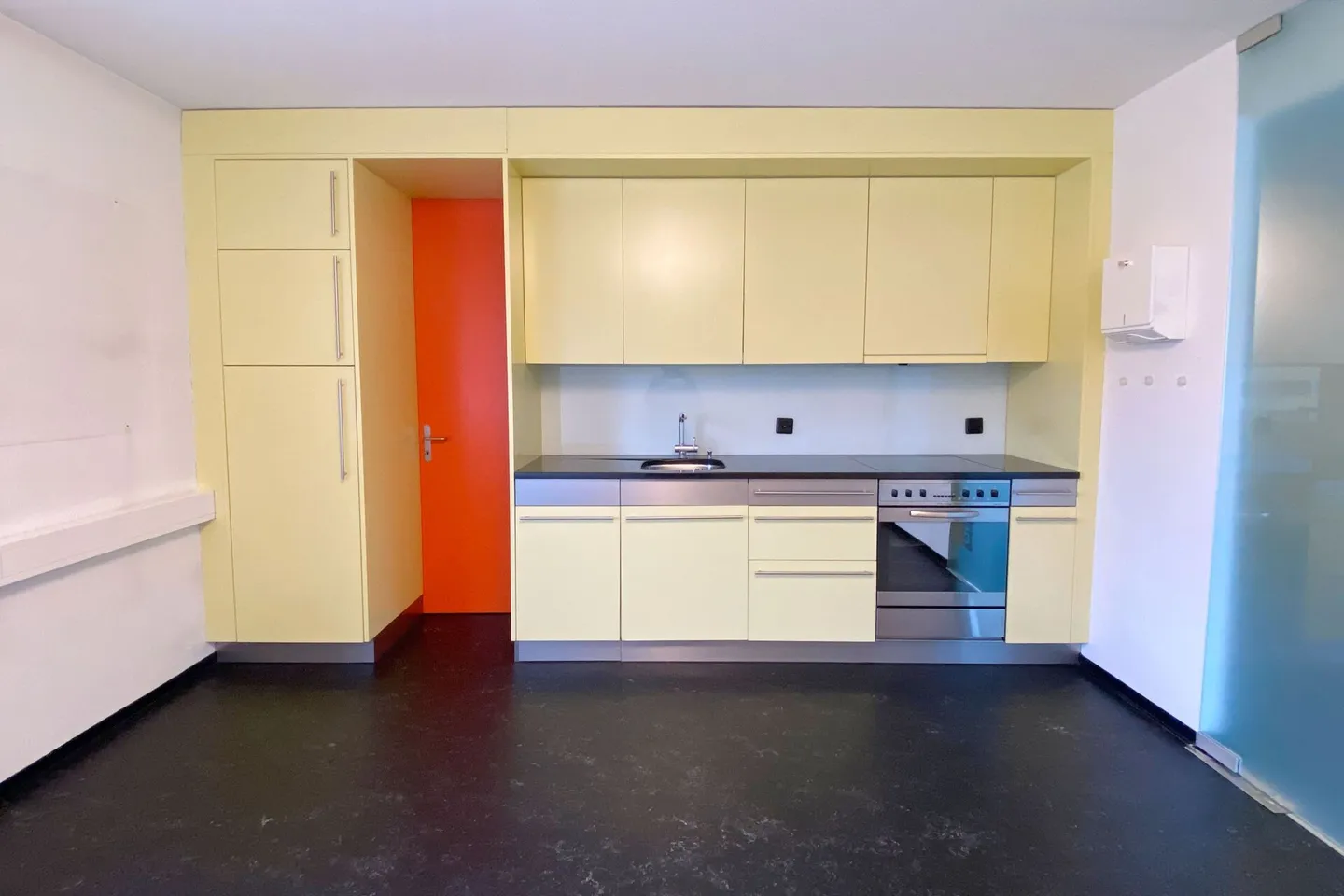 Office space near the central square - Photo 10 of 13