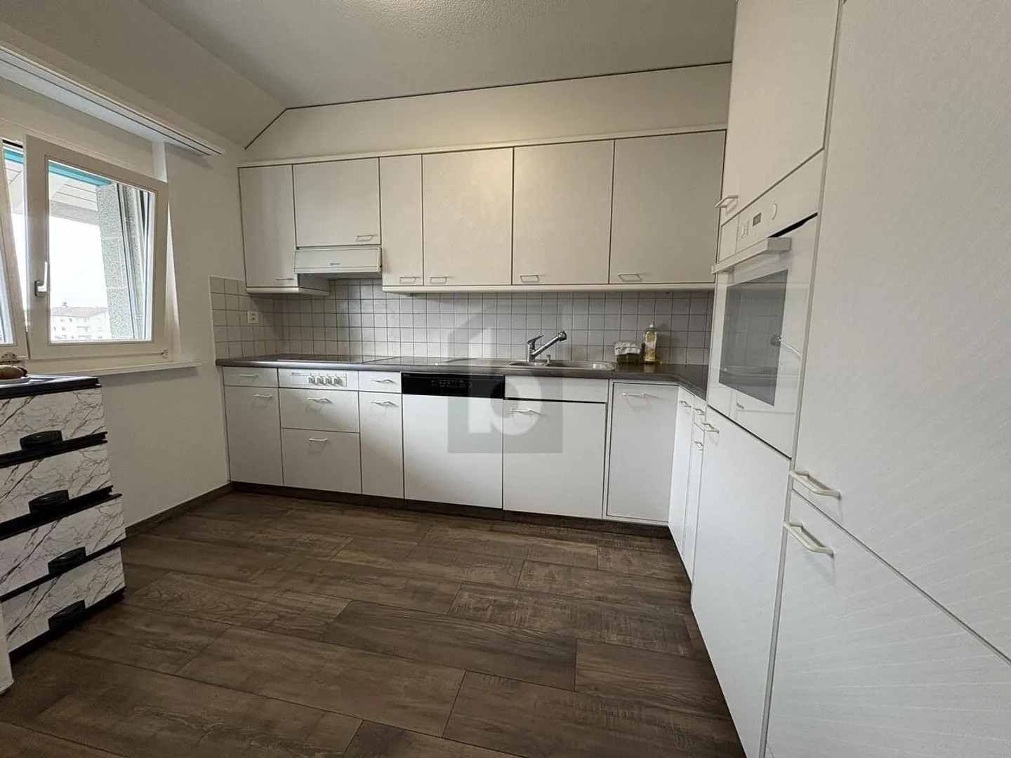 SPACIOUS LIVING IN A FAMILY-FRIENDLY LOCATION - Photo 3 of 6