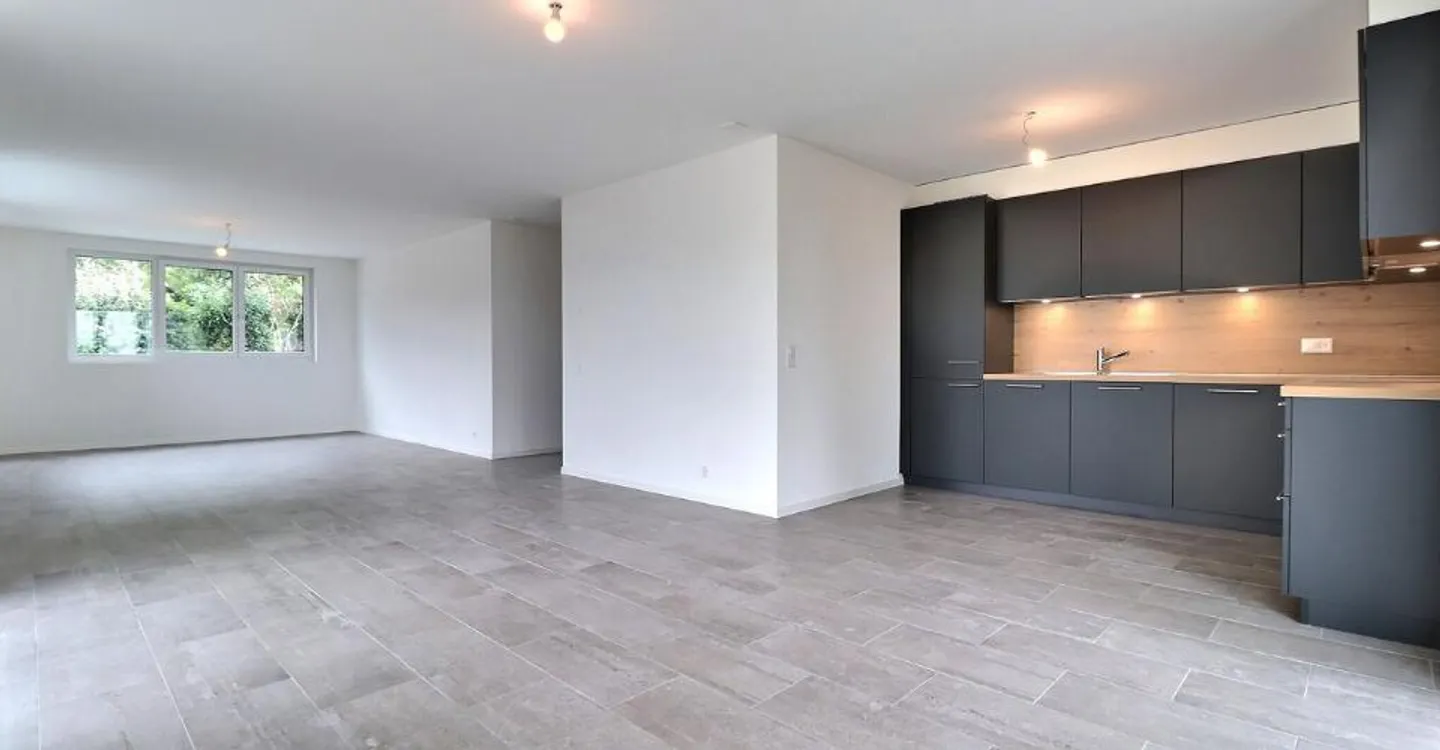 Ampio appartamento di 4,5 stanze in affitto! - Foto 3 di 10
