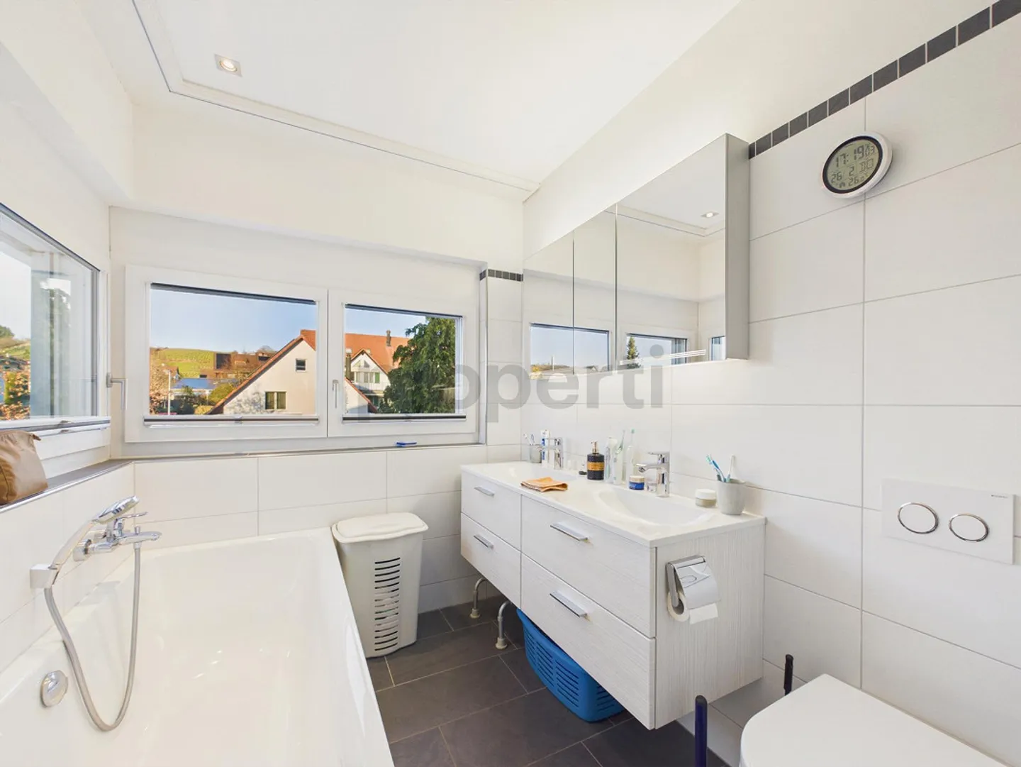 Modern 4.5-room apartment with balcony, Dachsen - Photo 10 of 11