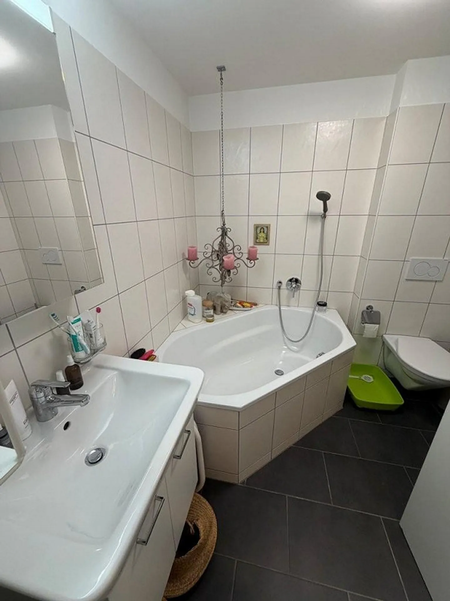Beautiful living in a central location! - Photo 5 of 9