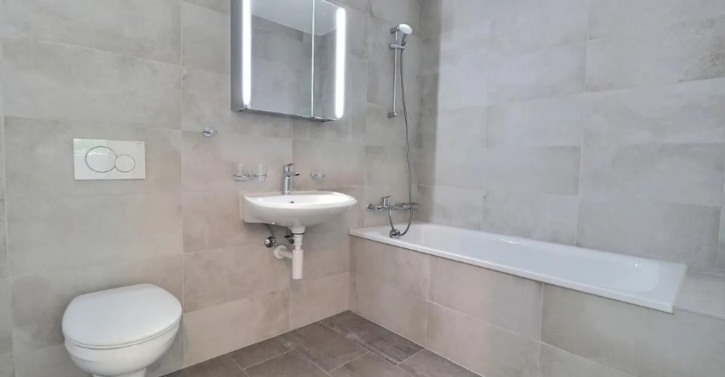 Ampio appartamento di 4,5 stanze in affitto! - Foto 8 di 10