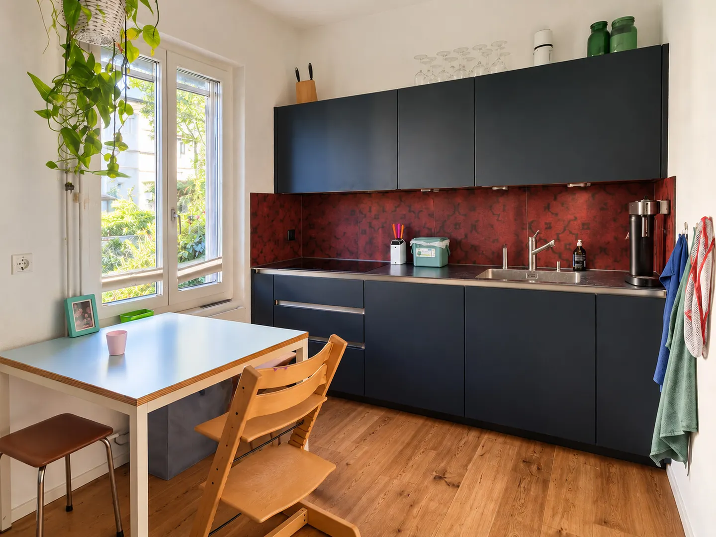 Bright Apartment with Garden - Photo 3 of 10