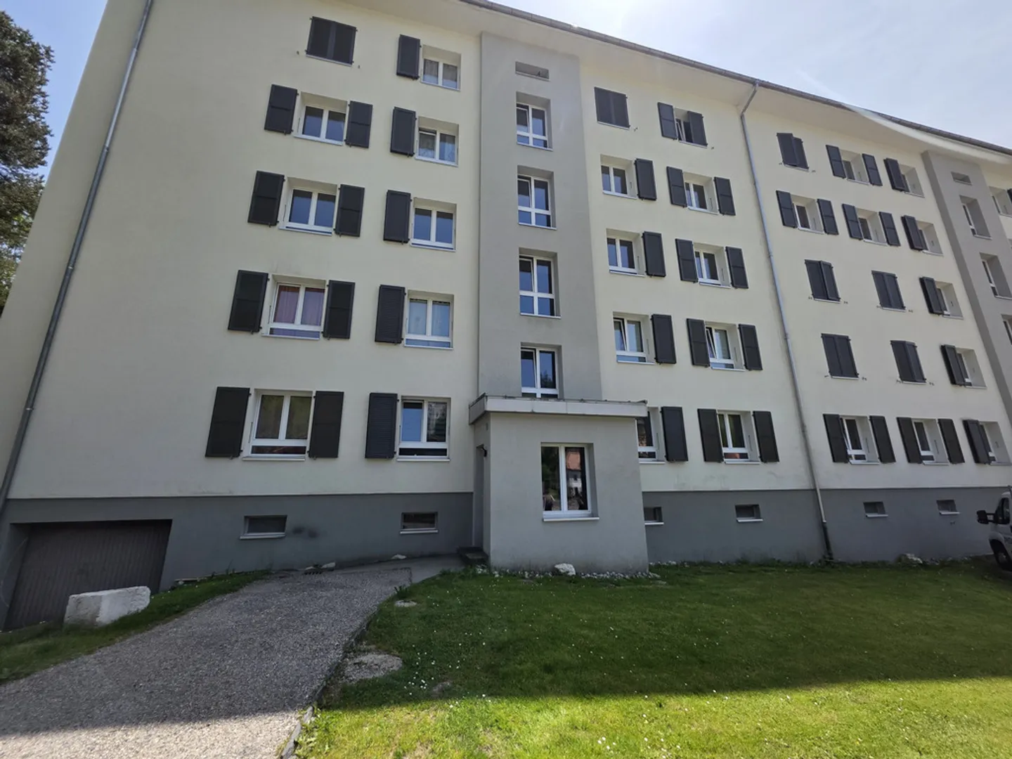 Place de Parc Extérieure à Louer - Photo 1 sur 1