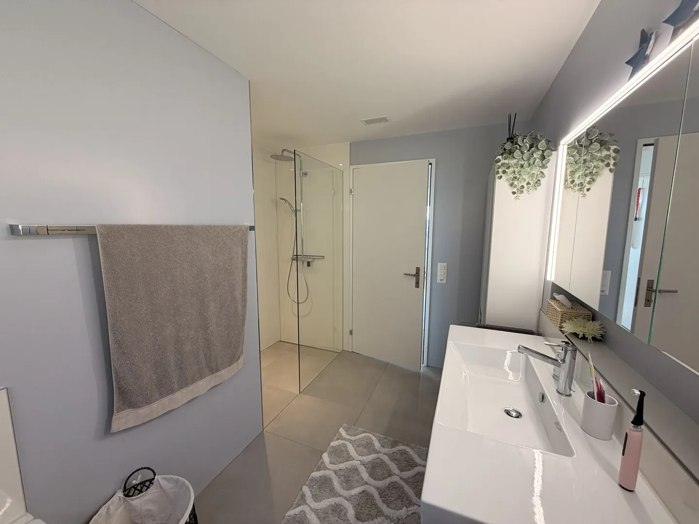 Belle appartement en terrasse en attique à louer dans un emplacement central mais verdoyant - Photo 6 sur 12