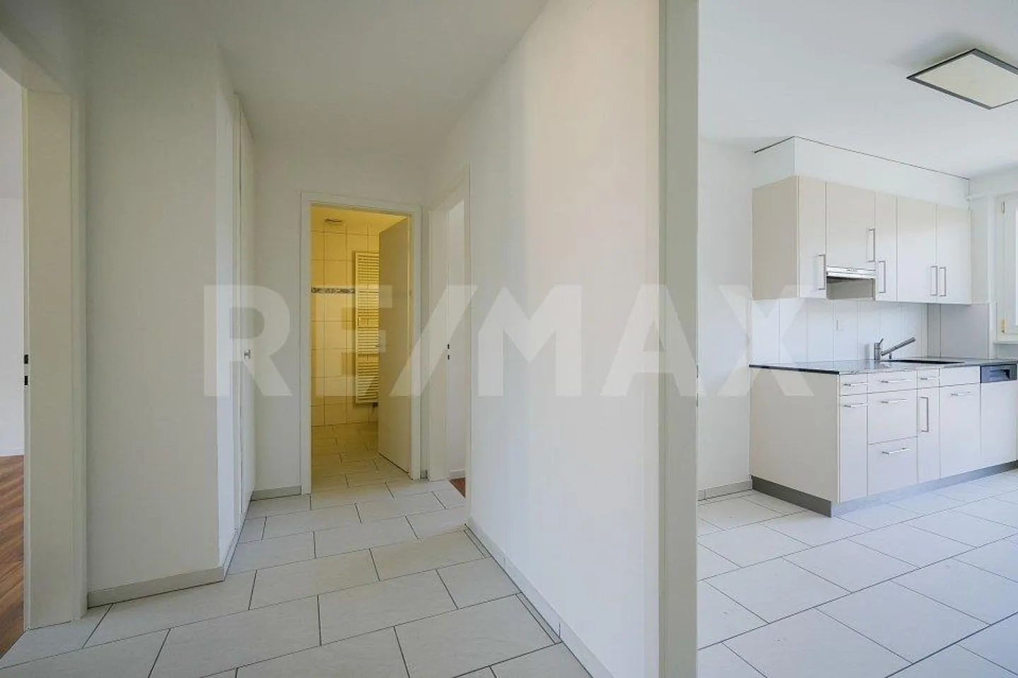 Mitten in Frick: 3.5 Zimmer-Wohnung mit herrlicher Dachterrasse - Foto 4 von 10