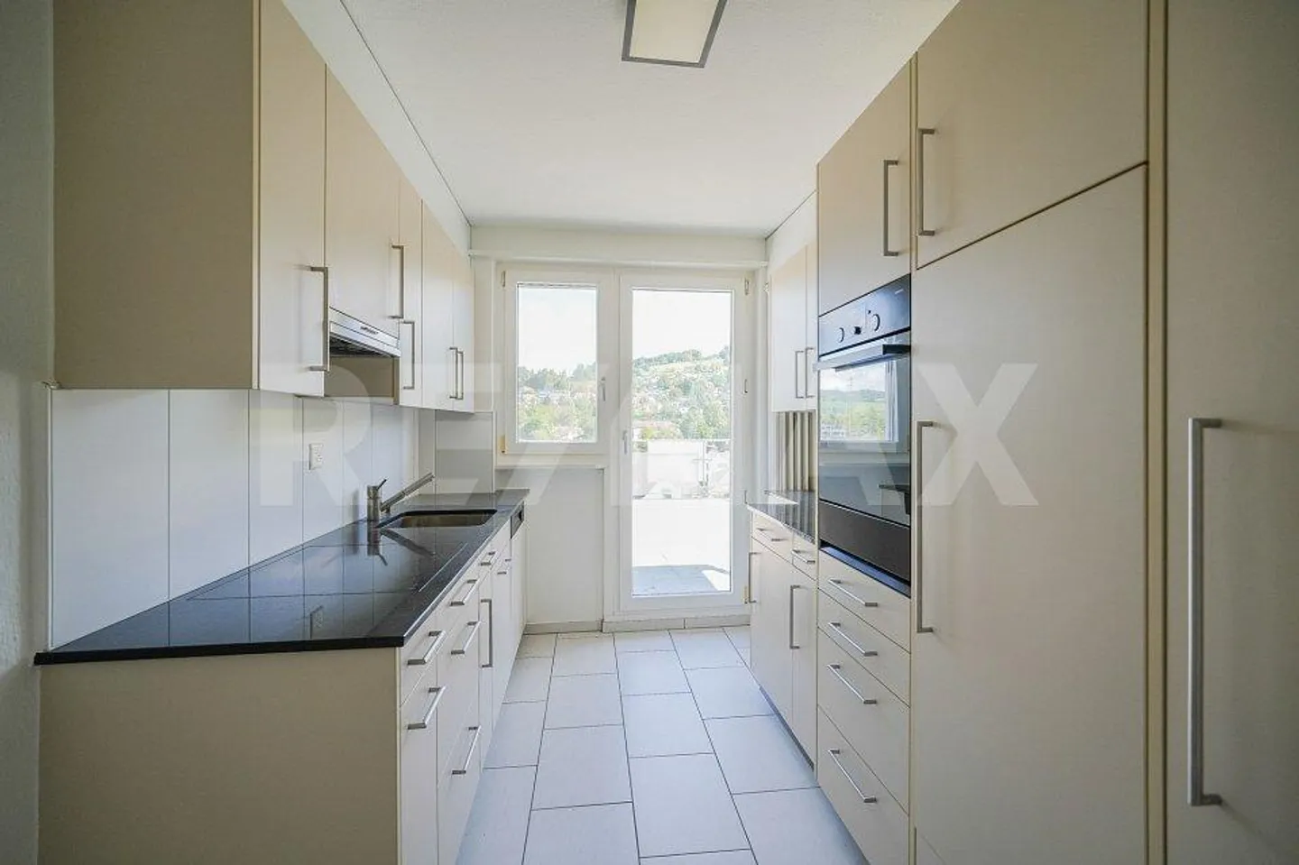 Mitten in Frick: 3.5 Zimmer-Wohnung mit herrlicher Dachterrasse - Foto 5 von 10